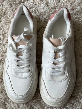 🤩Universal Thread Women’s Flora Sneakers - size 6